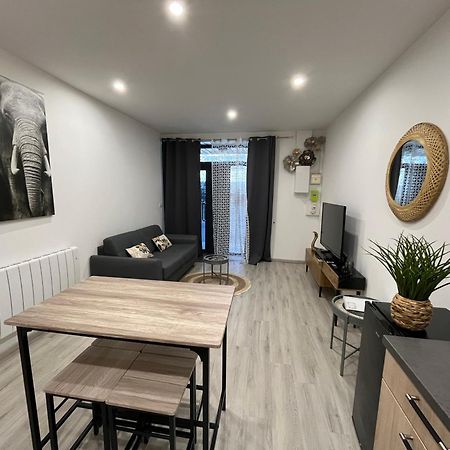 Le Mendes Apartment Evron Exterior photo