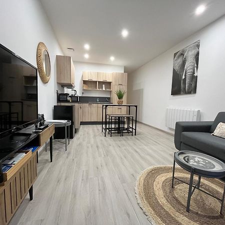 Le Mendes Apartment Evron Exterior photo